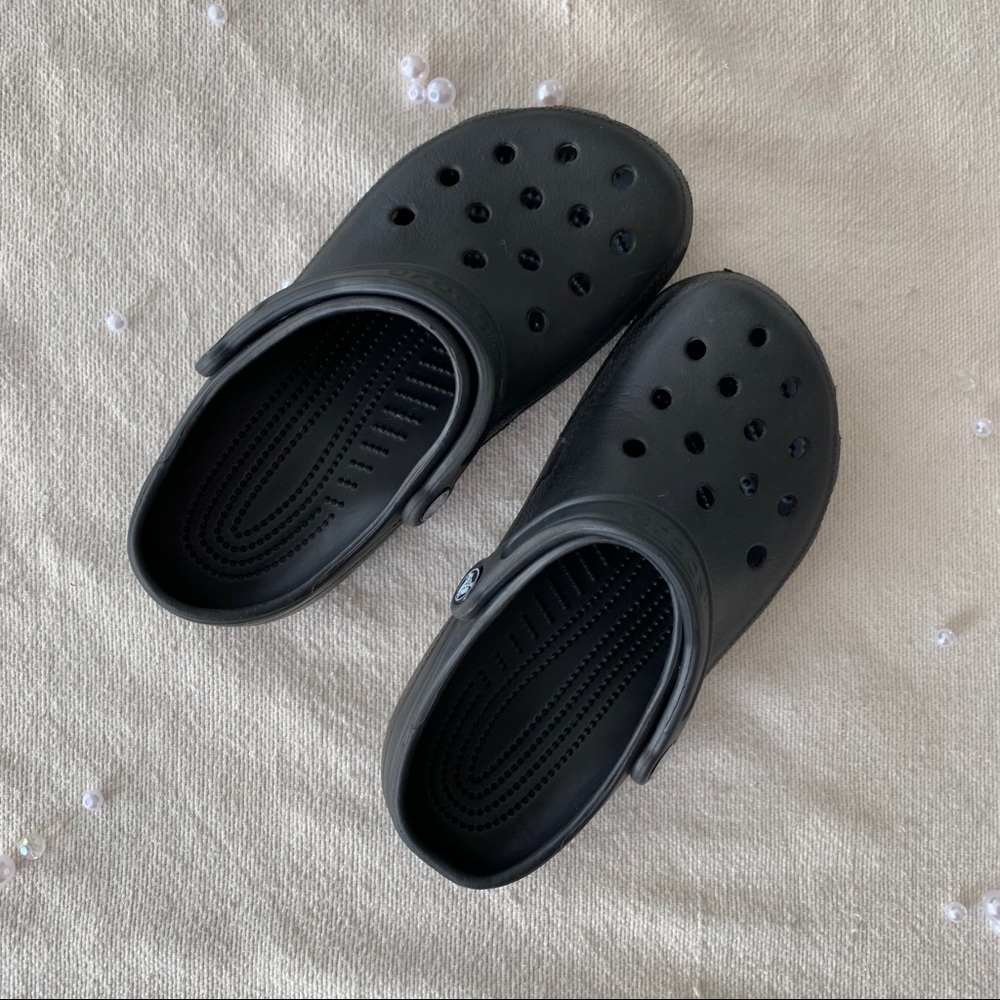 Black Crocs